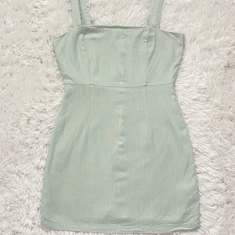 pastel green dress 💚